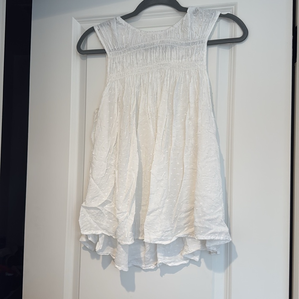 Gap white flowy top with dots